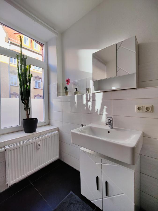 Neu Sanierte Wohnung Mit Balkon Und Stellplatz Érfurt Exterior foto