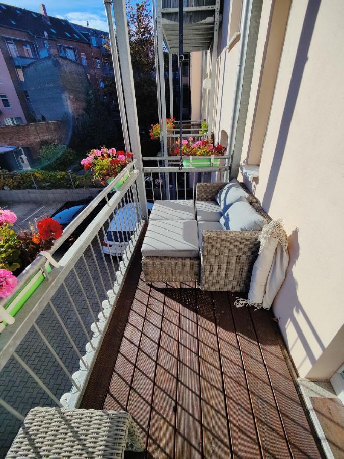 Neu Sanierte Wohnung Mit Balkon Und Stellplatz Érfurt Exterior foto