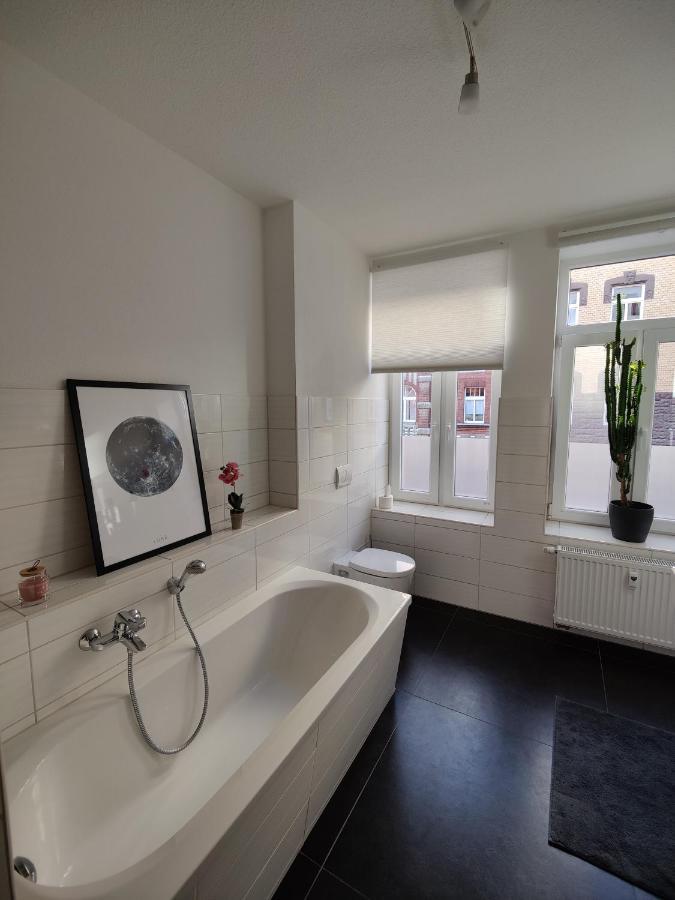 Neu Sanierte Wohnung Mit Balkon Und Stellplatz Érfurt Exterior foto